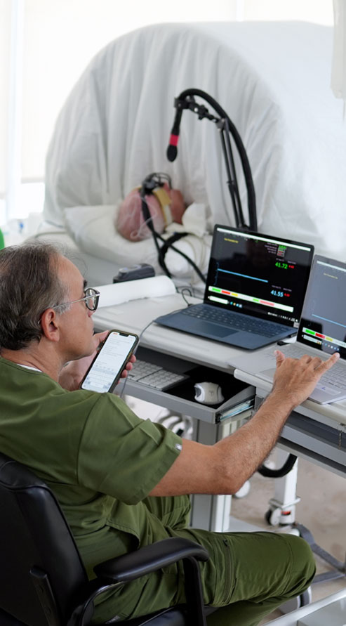 btt clinician monitoring brain temperature during a treatment session